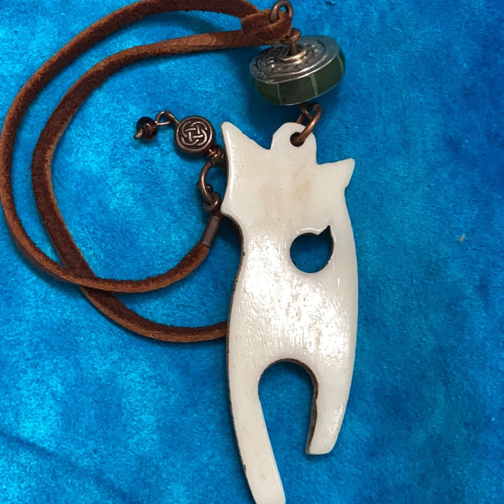 Jade (in Sterling) and Bone Cat charm on leather - Picture 3 of 7
